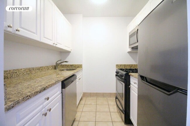 Building Photo - 225 8th Ave