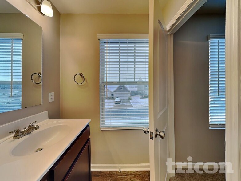 Building Photo - 115 Clove Hitch Dr