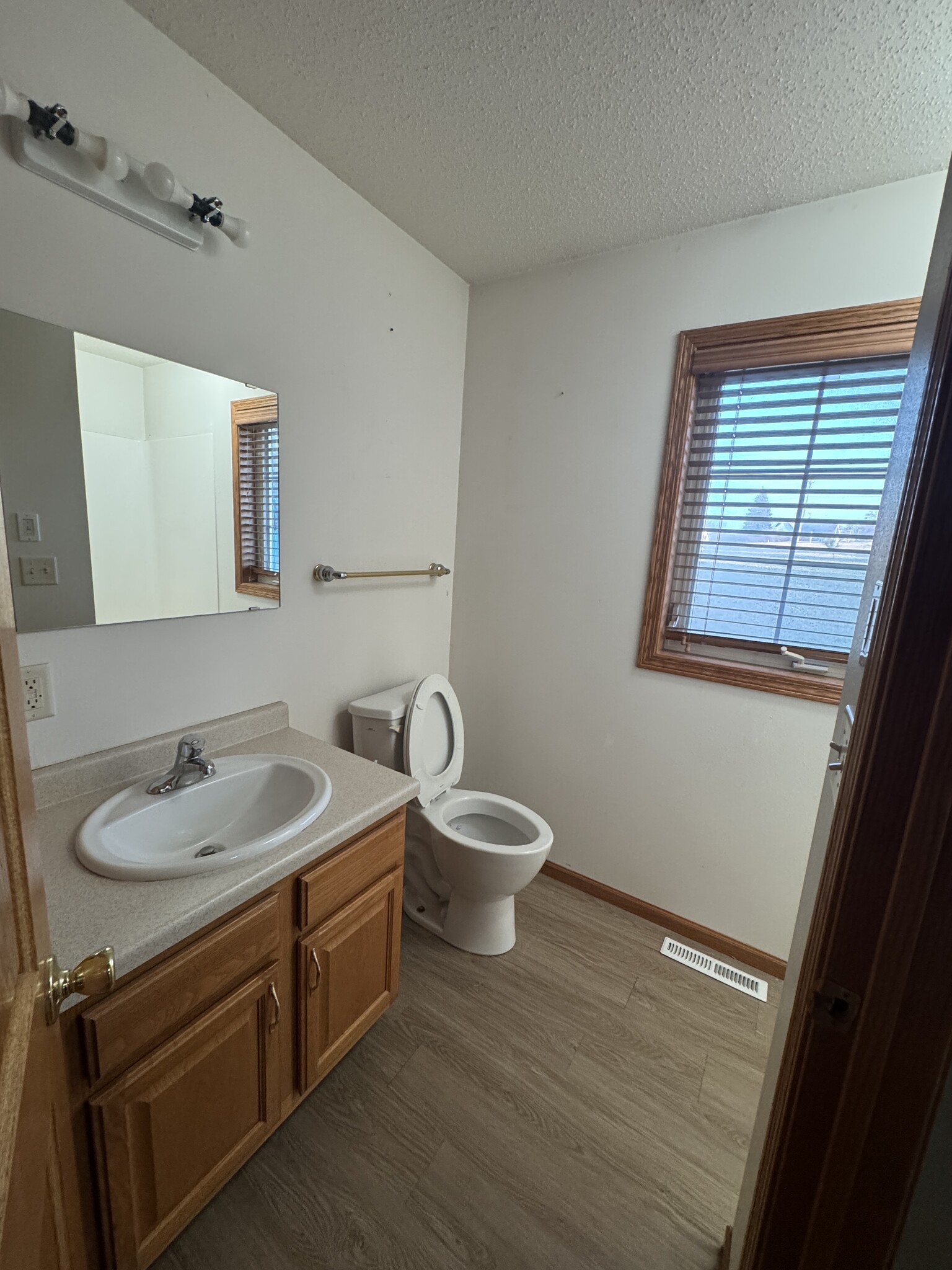 Building Photo - 155 Meadow Ln