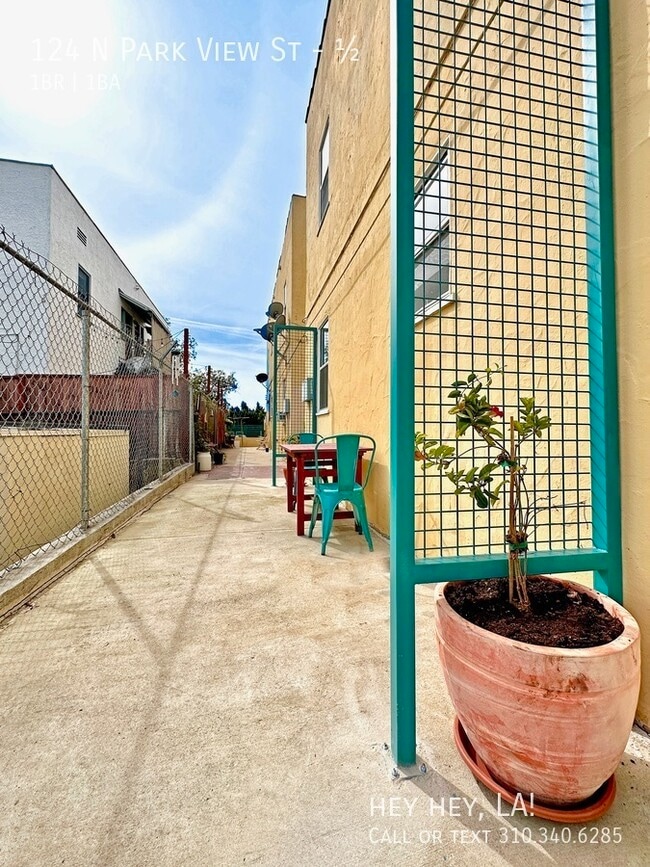 Building Photo - 124 N Park View St