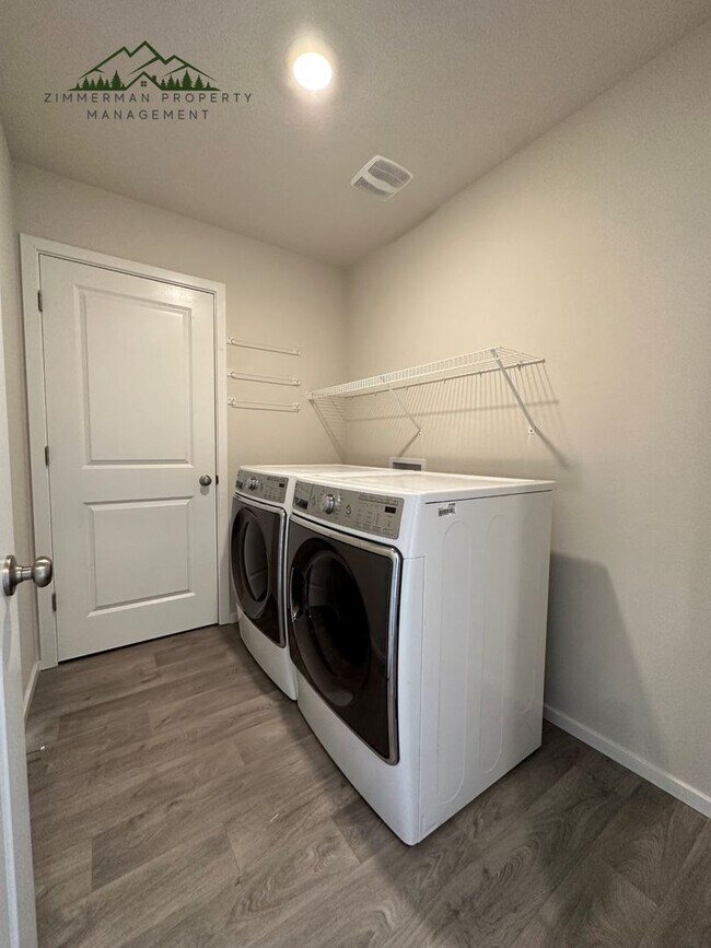 Building Photo - Gorgeous 5-bedroom, 3-bathroom home is desirable Springfield neighborhood