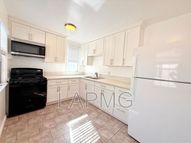 Building Photo - 4080-4084 Leimert Blvd