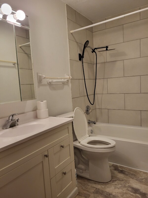 Building Photo - 2204 Valleyhigh Dr NW