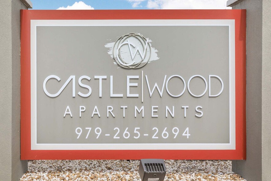 Primary Photo - Castlewood Apartments