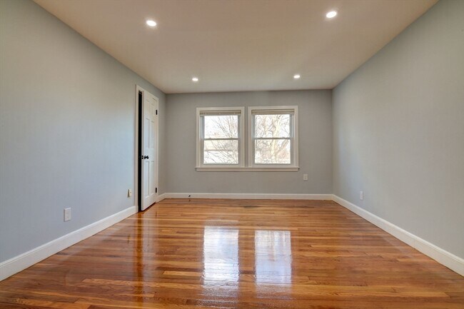 Building Photo - 25 Langley Cir