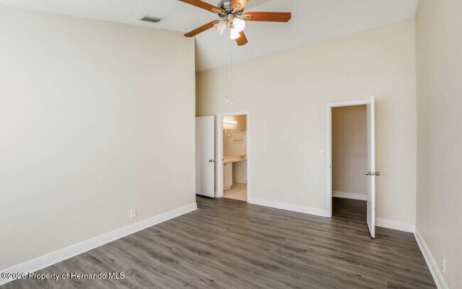 Building Photo - 1502 Overland Dr