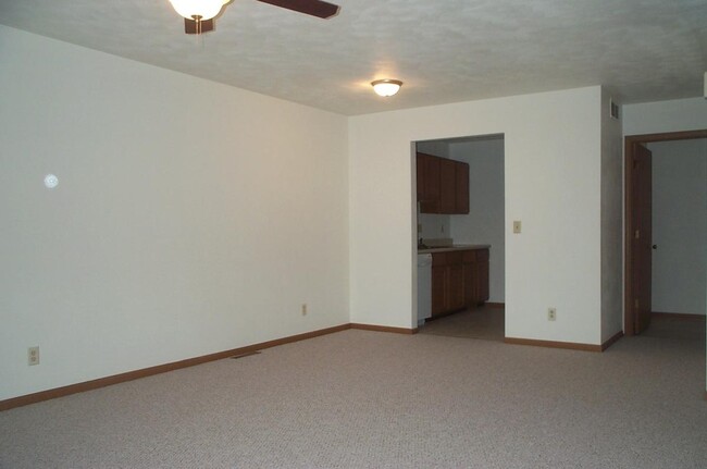 Living Room / Dining Room - 1832 Bright View Dr