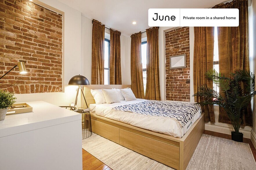 Primary Photo - Private bedroom in 3 bed/2 bath Home