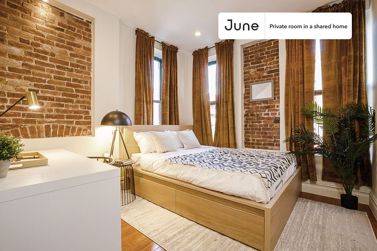 Primary Photo - Private bedroom in 3 bed/2 bath Home