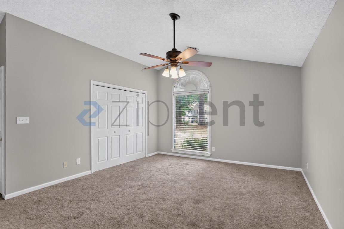 Building Photo - Unit