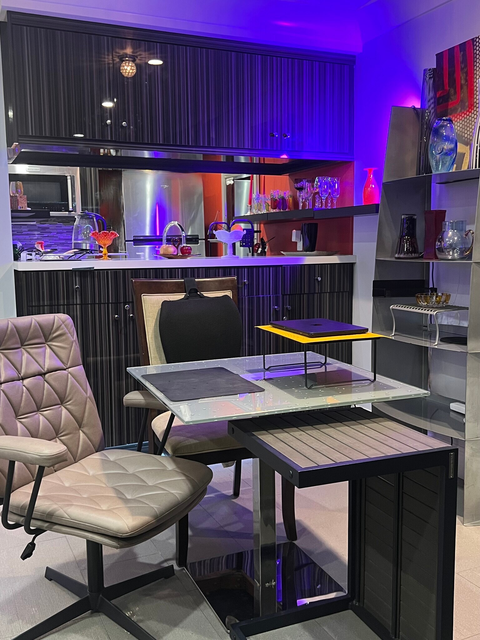 Building Photo - 950 N Kings Rd