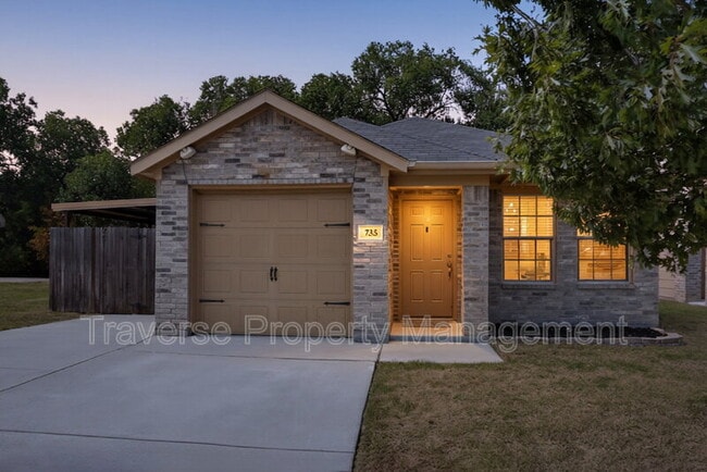 Building Photo - 733 River Hill Ln