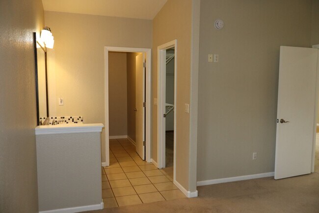 Building Photo - Beautiful 4 Bedroom Home in Midtown Fort C...