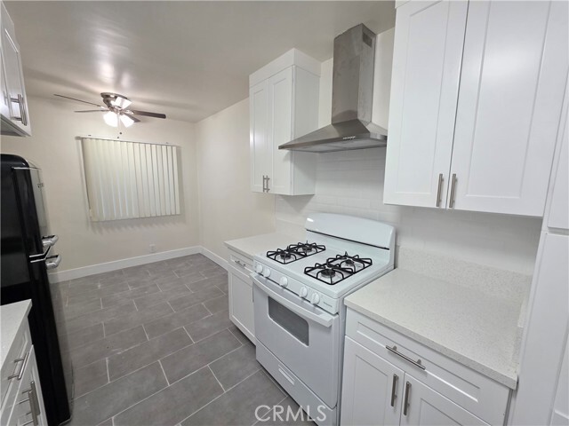 Building Photo - 20609 Hartland St