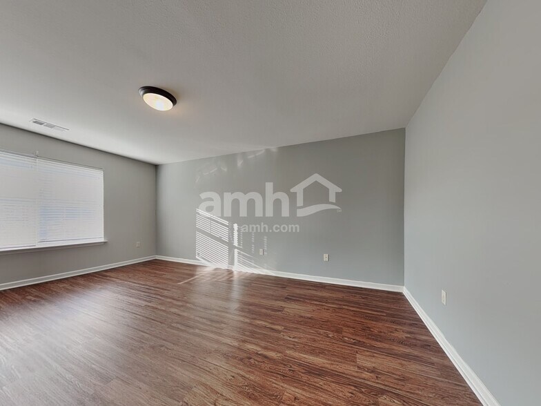 Building Photo - 2400 Ancient Oak Ln