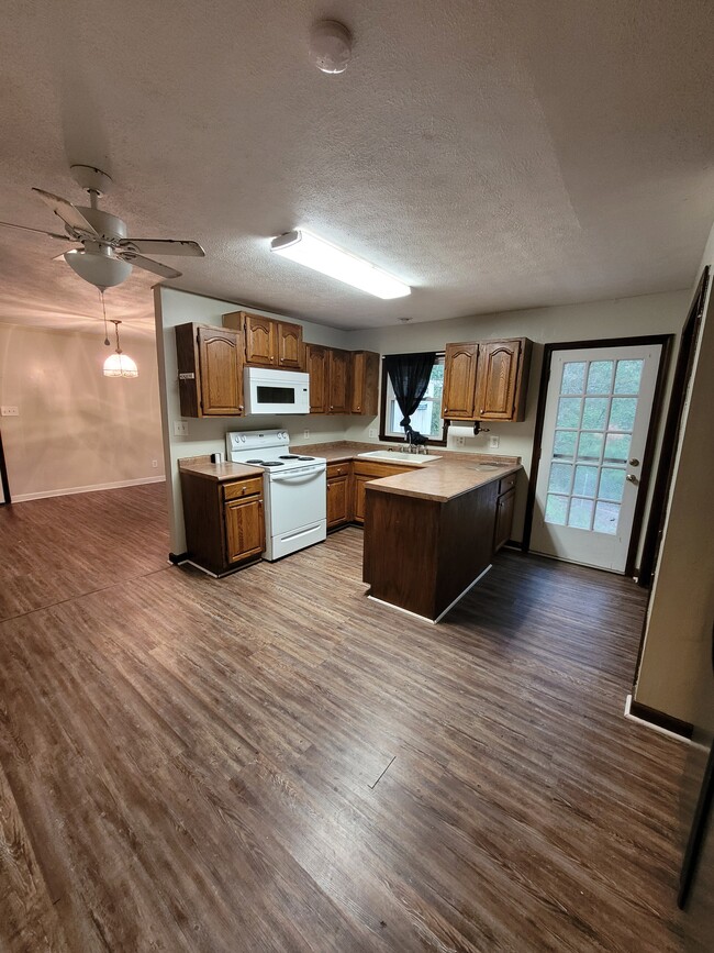 Kitchen / Dining Room - 109 Wheeler Ct