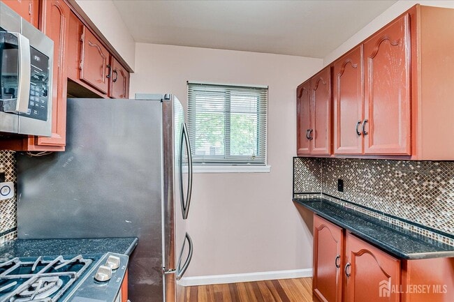 Building Photo - 6 Tulip Ct