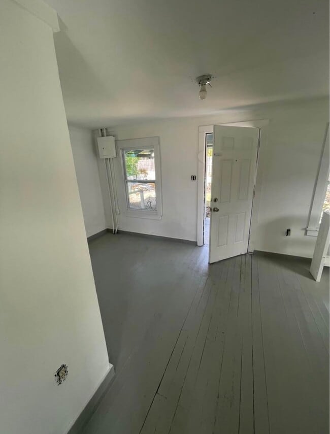 Building Photo - 309 College Ave