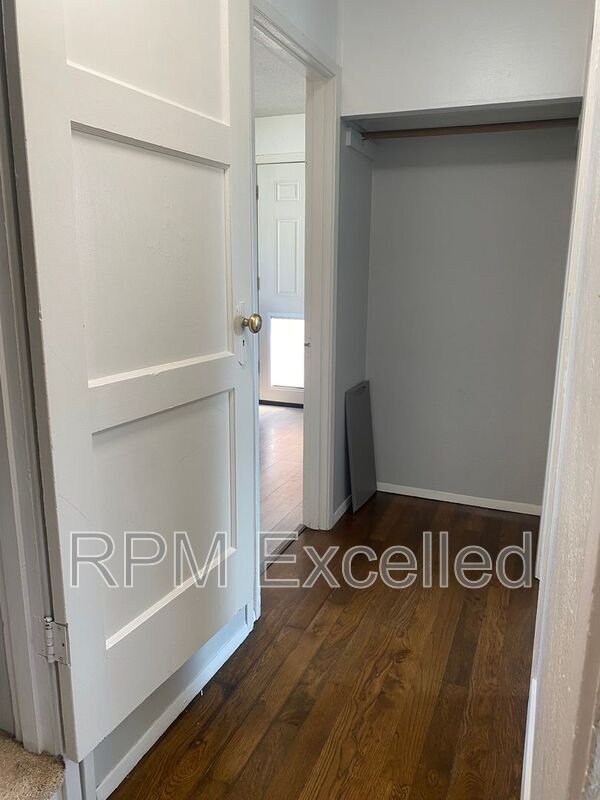Building Photo - 5225 E McDacer Ave