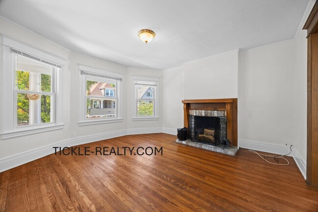 Building Photo - 15-17 Roosevelt St