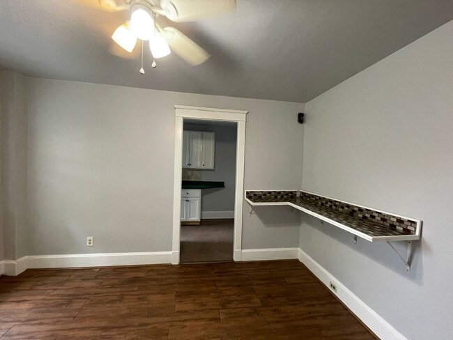 Building Photo - 2 Bedroom Single Family Home in Lancaster!