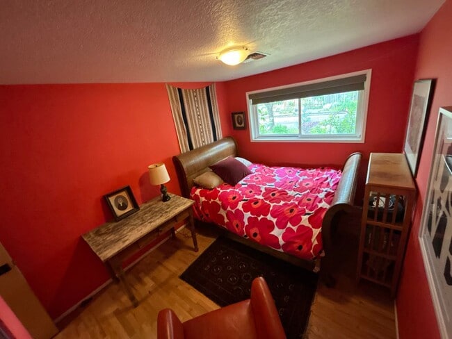 Building Photo - 3 Bedroom single level home w/garage AND free landscaping