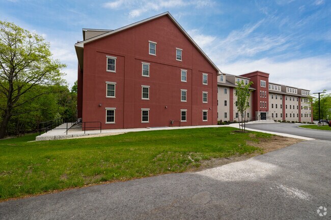 64 River St Rochester, NH - Fownes Mill Condominiums