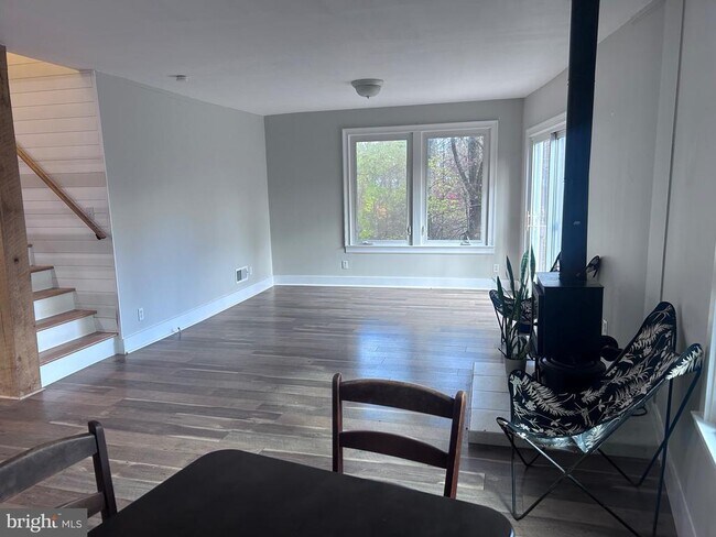 Building Photo - 132 Pinecrest Ln