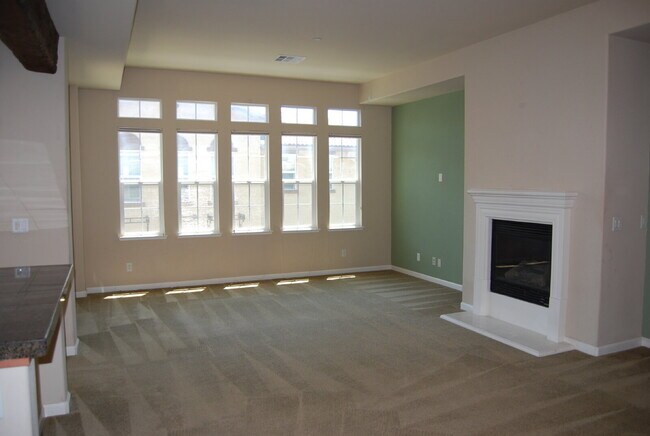 Building Photo - 2 Bedroom, 2 Bathroom Townhome in Damonte Ranch