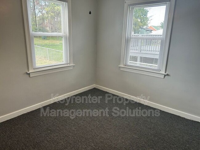 Building Photo - 501 Sherwood Ave