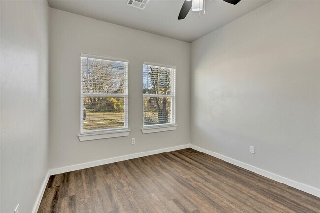 Building Photo - 414 N Tucker Ave