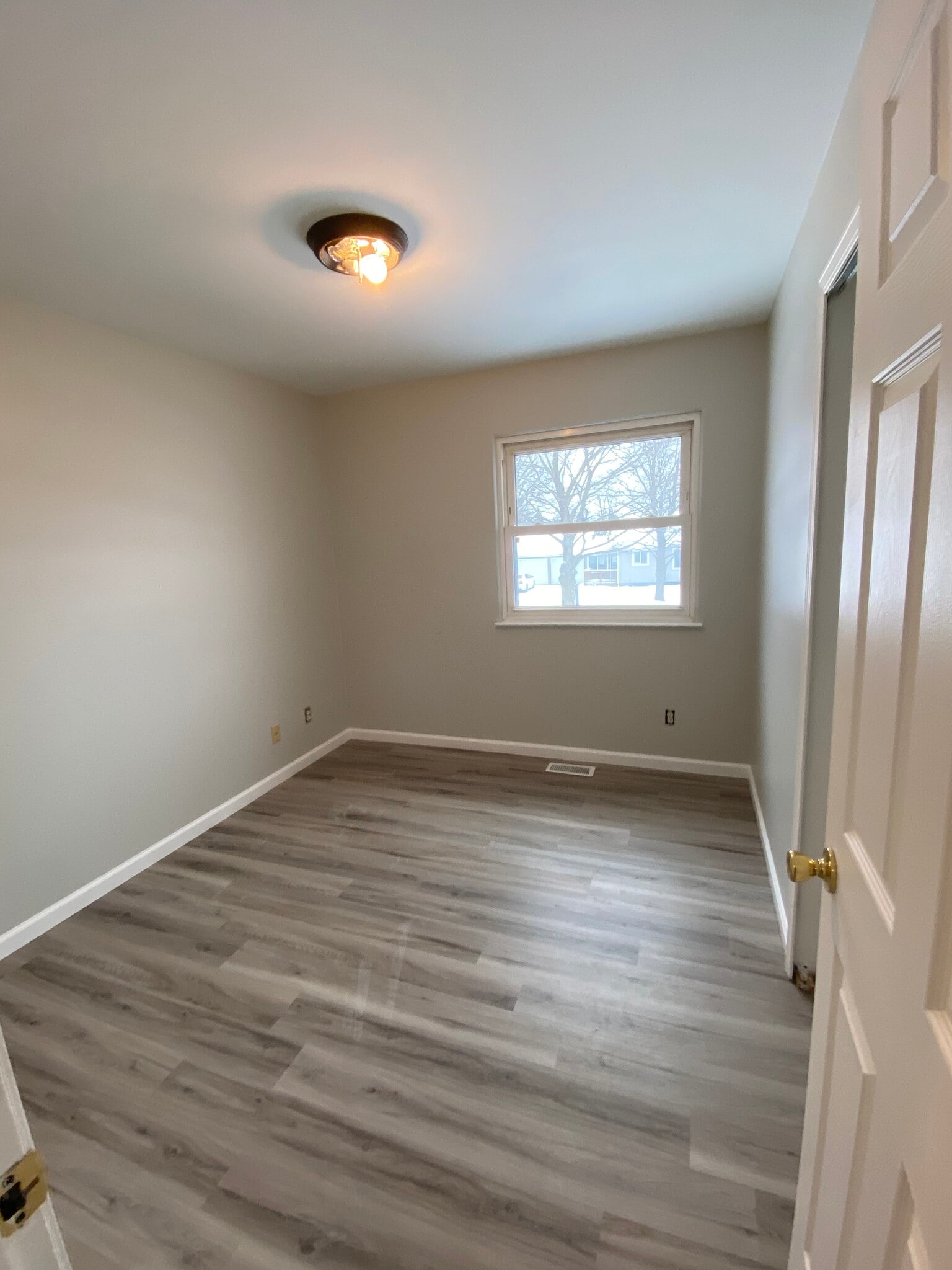 Bedroom 11 x 10 - 734 S Walnut St
