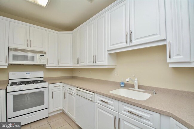 Building Photo - 2701 Bellforest Ct