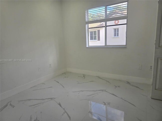 Building Photo - 17337 NW 7th Ave