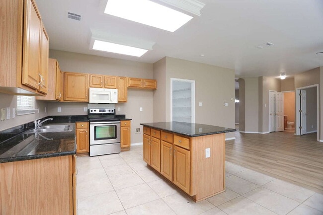 Building Photo - 14514 Redwood Valley