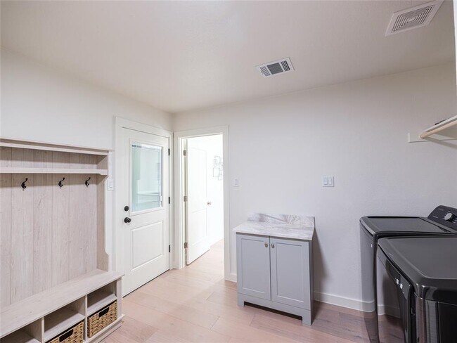 Building Photo - 11224 Pickard Ln