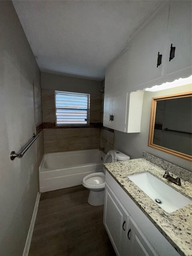 Building Photo - 5717 Woodrow St