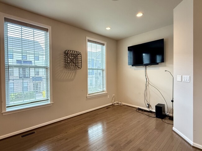 Building Photo - 2731 S Spurway Dr