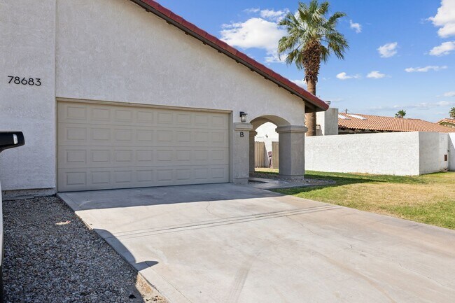 Building Photo - 78683 Ave 42