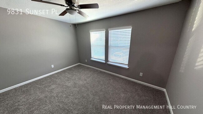 Building Photo - 9831 Sunset Pl