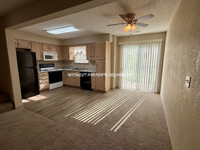 Building Photo - 2 Bedroom/2.5 Bath Townhome for Lease