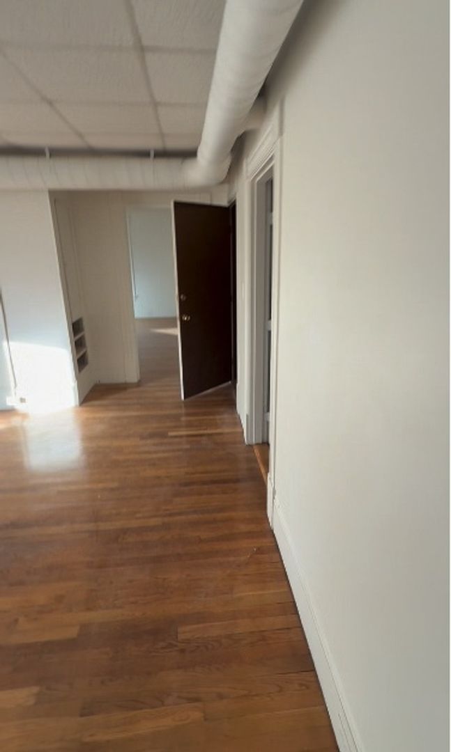Building Photo - Spacious 7BR Duplex in Manchester