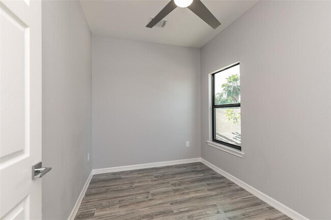 Building Photo - 6607 Avenue O