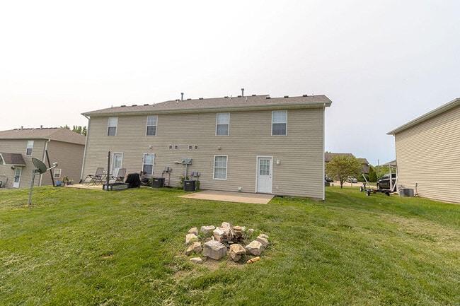 Building Photo - 3611 Zinnia Dr