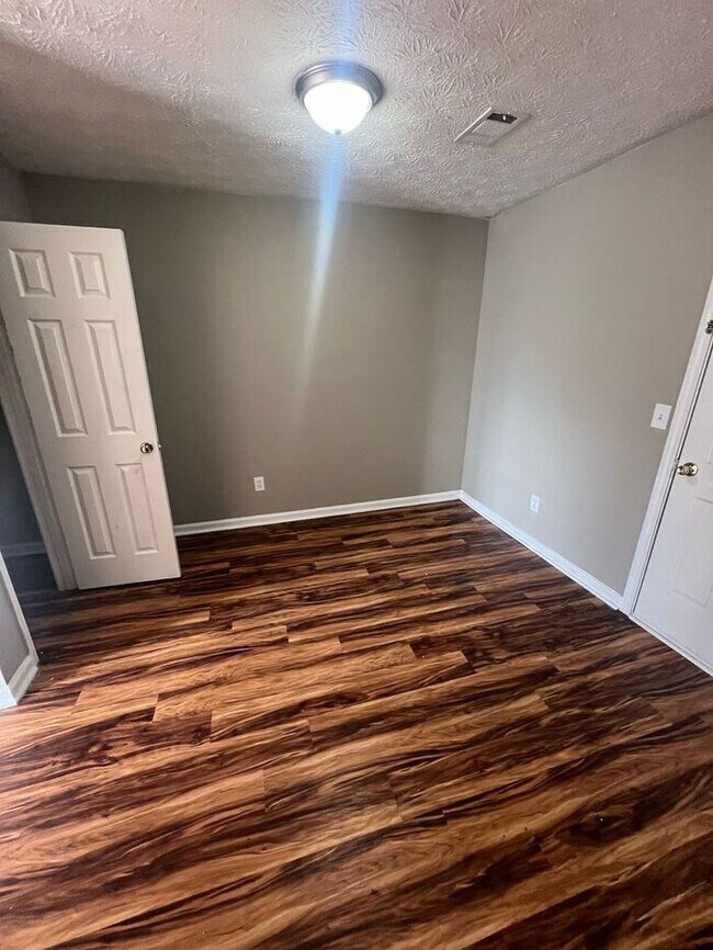 Building Photo - Now Ready! 2 bedroom 2 bath in Snellville