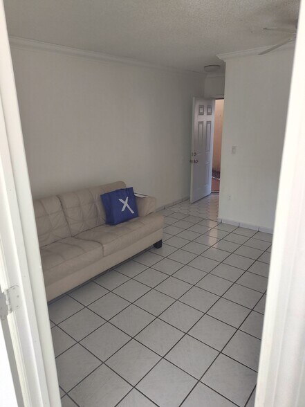 Building Photo - 1605 NE 185th St