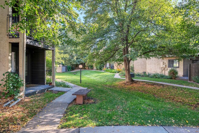 Building Photo - 2960 Shady Holw W