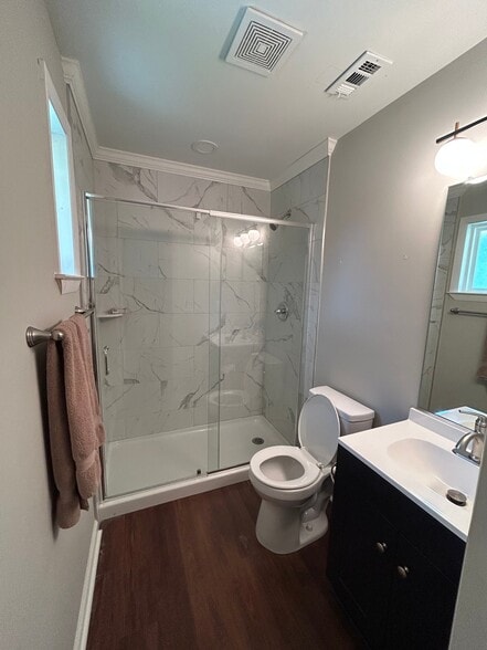 Building Photo - 2055 Fernwood Cir