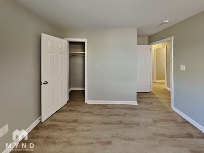 Building Photo - 303 Alda Dr