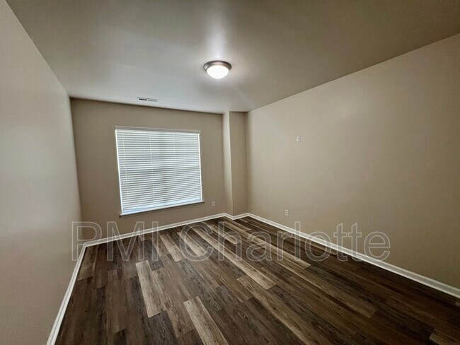 Building Photo - 7001 Mountain Top Ct